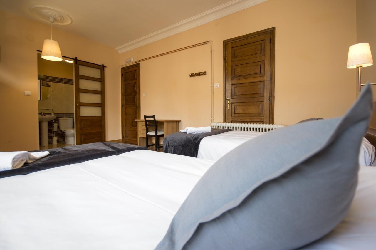 La Posada De La Casona De Sarria Εξωτερικό φωτογραφία