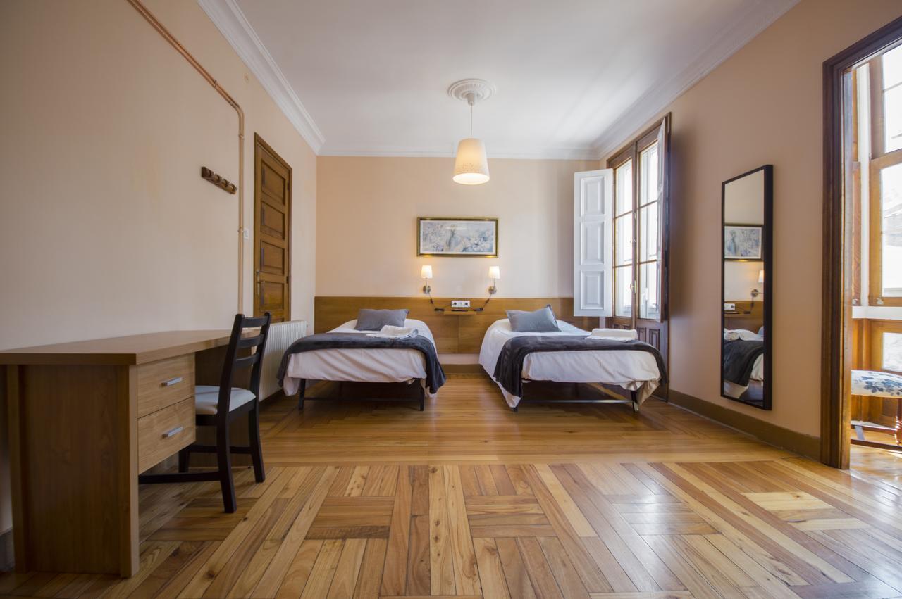 La Posada De La Casona De Sarria Εξωτερικό φωτογραφία